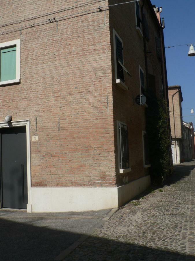 La Casa Sulla Vecchia Riva Lägenhet Ferrara Exteriör bild